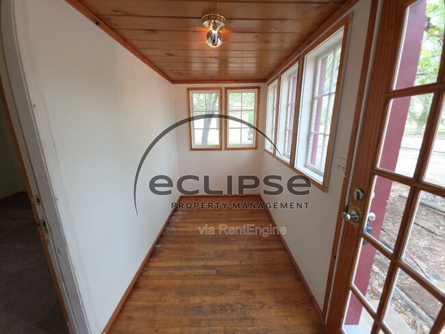 Photo - 908 9th St