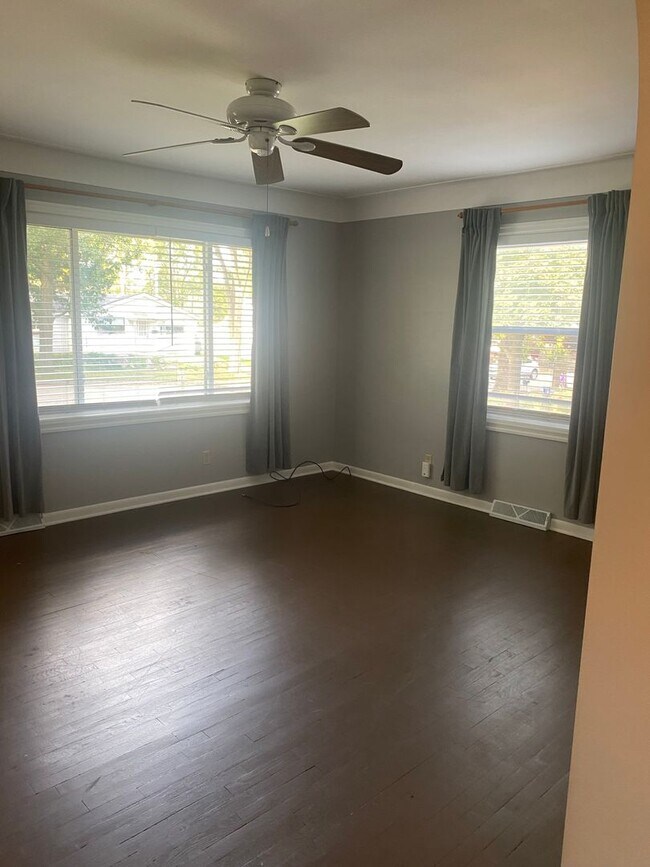 2 bed, 1 bath ranch with partially finishe... House House Rental in