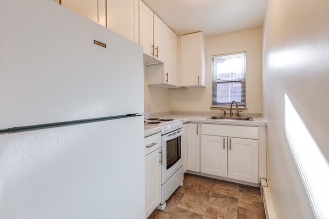 Studio - 400SF - Kitchen