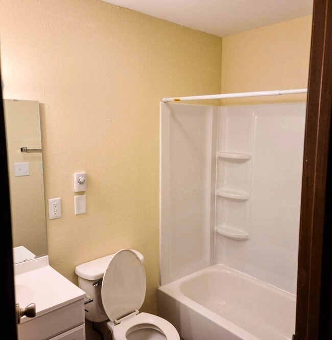 Building Photo - Longton Apartments Unit 7