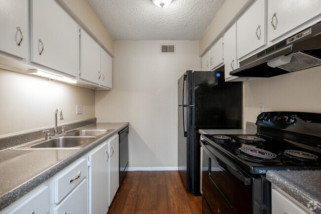 1BR, 1BA - Classic/809SF - Kitchen