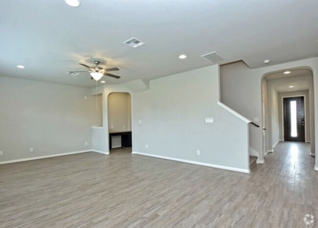 Building Photo - GORGEOUS 4BR 2.5 BATH WITH LOTS OF NEIGHBO... Rental
