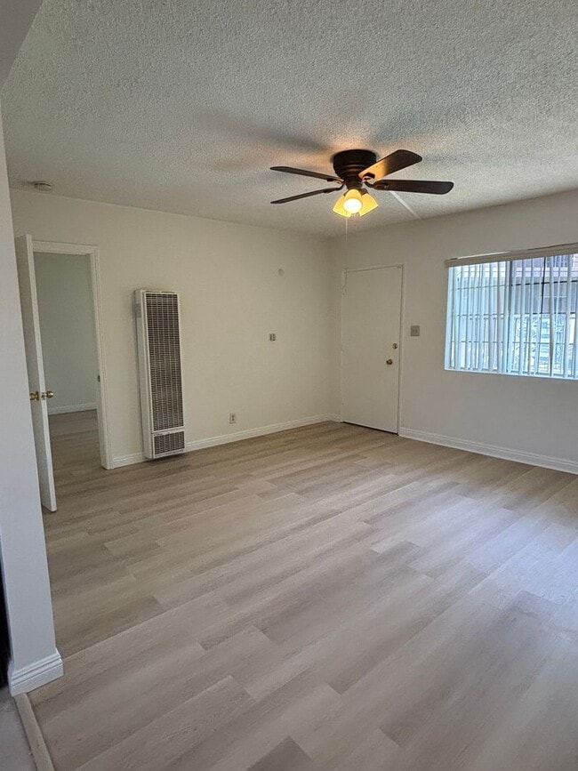 Photo - Charming 1-Bedroom in Los Angeles with Pool – Available Now! Unidad B