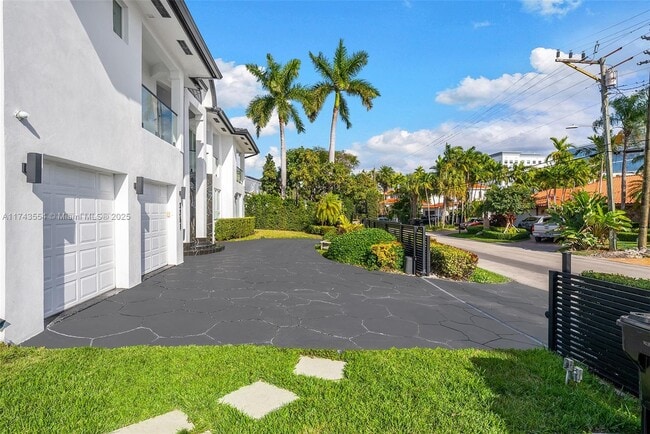 Photo - 3251 NE 164th St