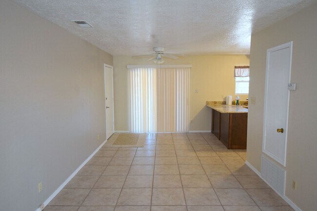 Photo - 3 bed 2 bath 2cg in SE Rio Rancho