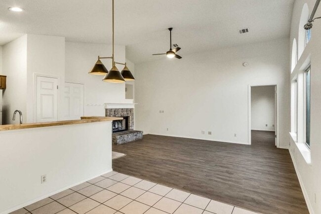 Photo - 17111 Jigsaw Pathway