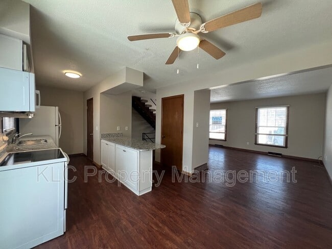 Photo - 6650 Holcomb Cir