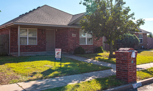 Building Photo - 4508 SE 80th St Rental