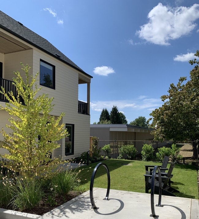 Building Photo - Atkinson Commons- Unit 6