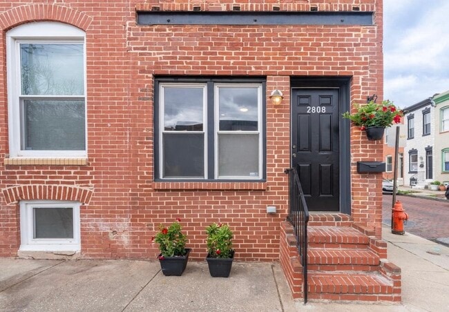 Building Photo - 2808 E Fairmount Ave Unit Room 1 Rental