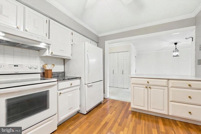 Building Photo - 21328 Valley Forge Cir Unit 1328
