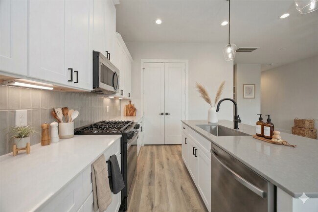 Photo - 6107 Campos Dr