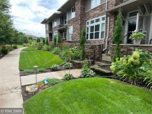 Building Photo - 10740 Town Square Dr NE Rental
