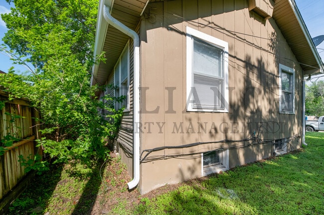 317 W Kinkaid Ave