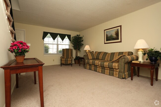 Living Area - Camelot Townhomes