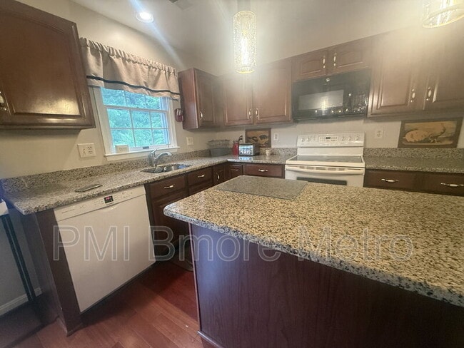 906 Hidden Moss Dr