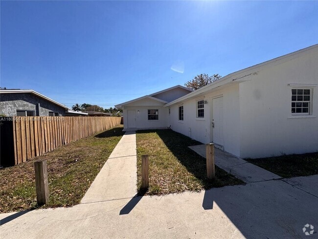 Building Photo - 15741 NW 40th Ct Unit A Rental