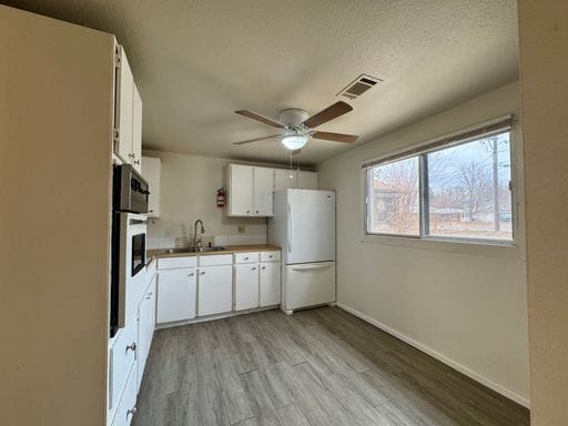 Photo - 2 bedroom 1 Bath In Longmont Available NOW! Unit 3
