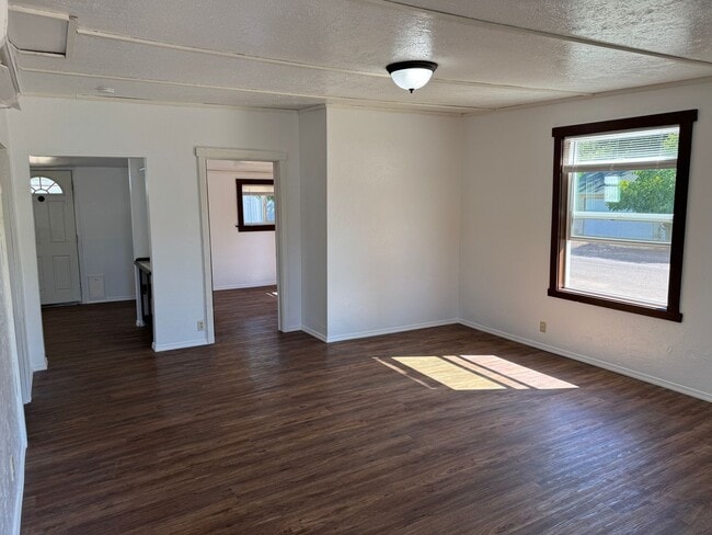 Photo - 1606 Ash Ave