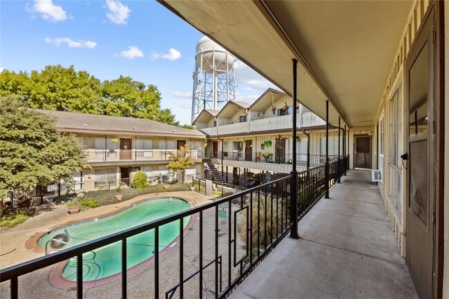 Photo - 5000 Bowser Ave