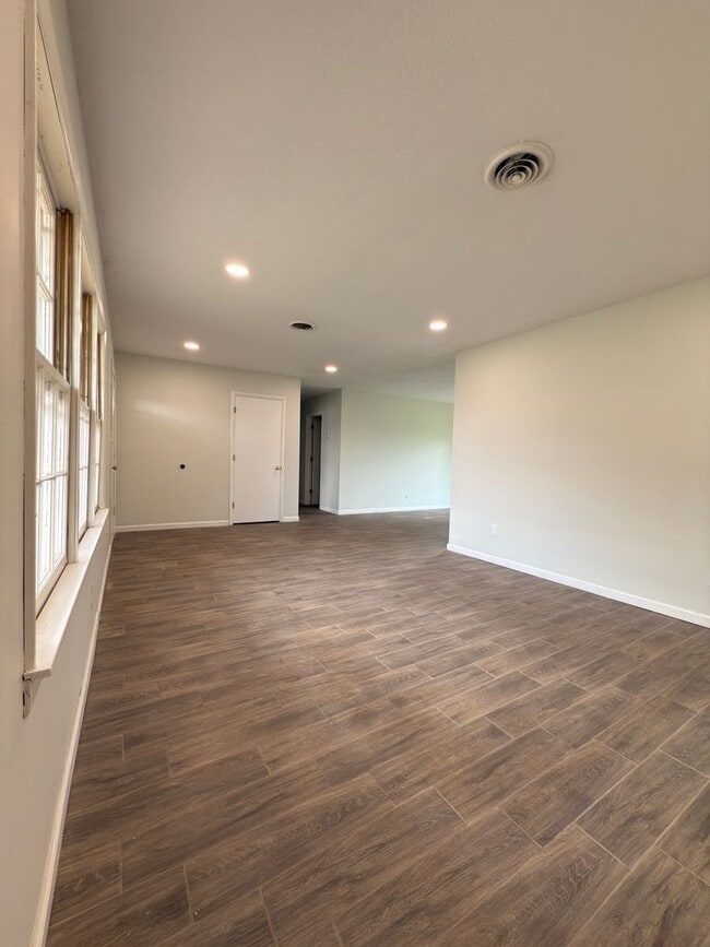 Photo - Beautiful Move in ready House!