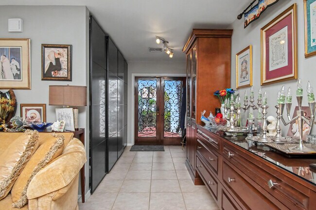 7678 Solimar Cir