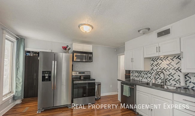 Photo - 807 W 13th St