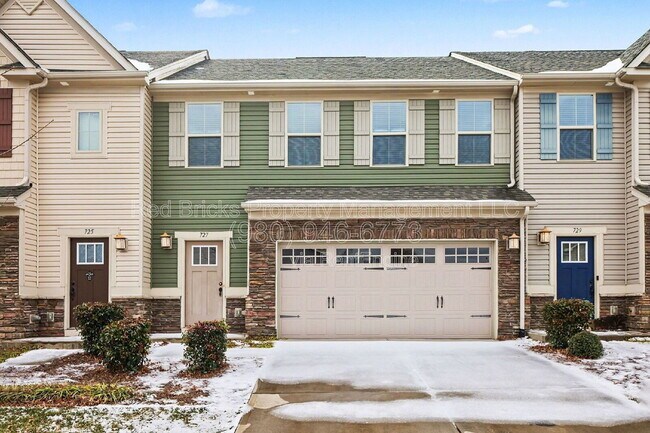 Photo - 727 Dynamo St NW