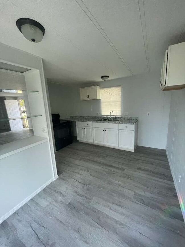 Photo - 2 bed / 2 bath - Rent To Own in Zephyrhills, FL Unit 4- MH