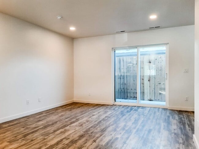 Photo - 2 BED/ 1.5 BATH TOWNHOME