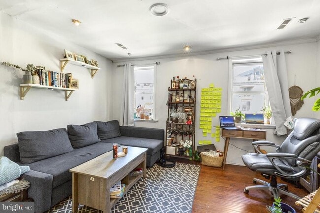 Building Photo - 238 W Girard Ave Unit 2