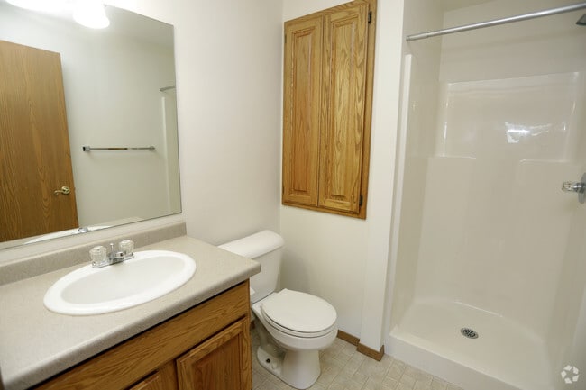 2BR, 2BA - 1000 SF