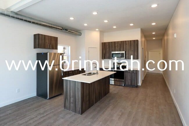 Photo - 945 S Washington St