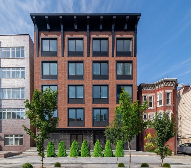 Building Photo - 56 Cottage St Unit Apt 302