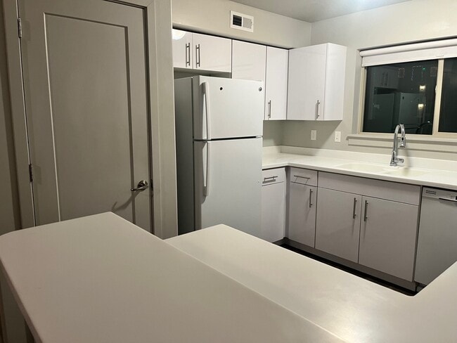 Photo - 1700 S Sandhill Rd