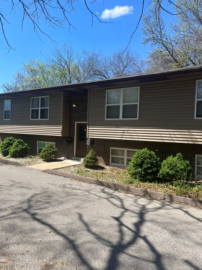 Building Photo - 325 Sunnyside St Unit 325 - R3 Rental