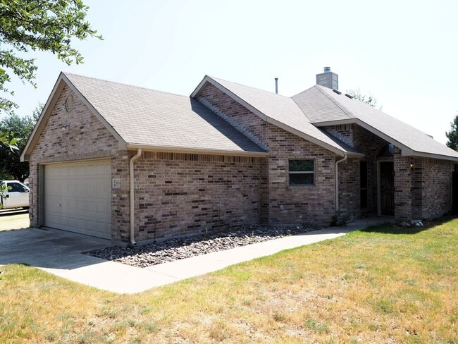 Building Photo - 3 Bed 2 Bath in Denton Rental