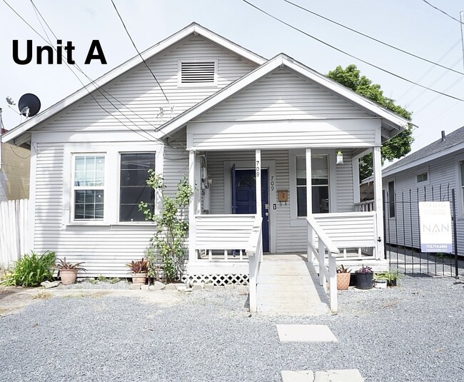 Building Photo - 709 74th St Rental