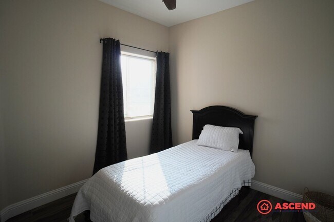 Photo - Fully Furnished Home In East Bakersfield!