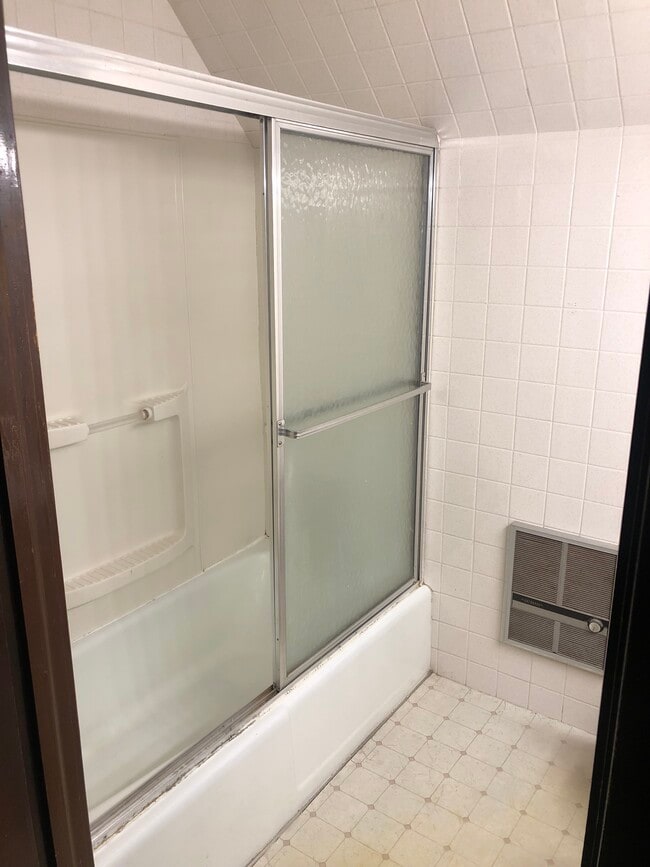 baño - 95 N Whittlesey Ave Unidad 3