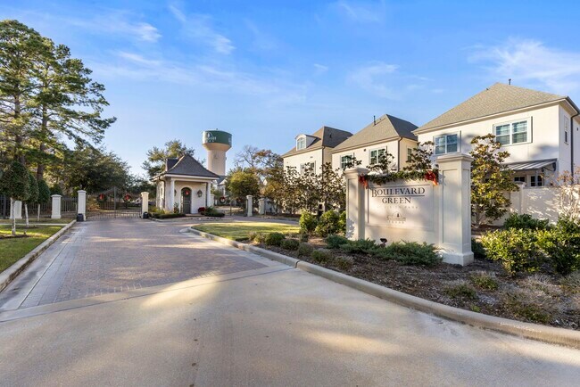 Photo - 247 Green Blvd
