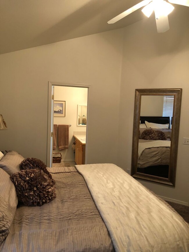 Photo - Boise 2 bedroom/1.5 bathroom/2Car, 1128Sqft, Nice townhouse off of State & Pierce Park