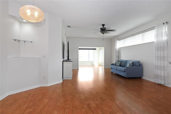 Photo - 21742 King John St