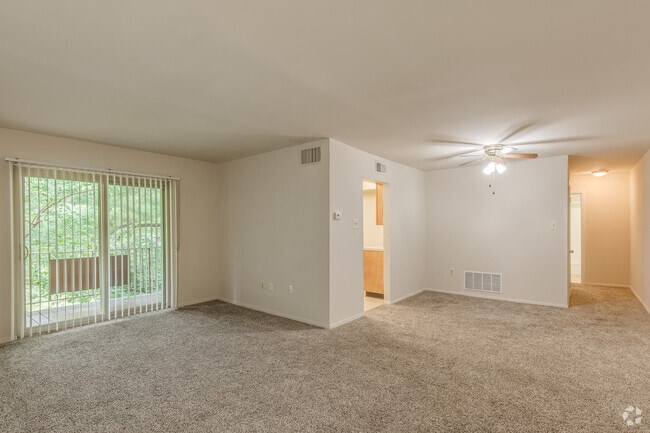 2BR, 1BA - 775SF - Admiral Farragut