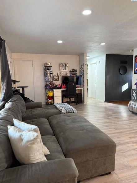 Photo - 1326 W 4th Ave