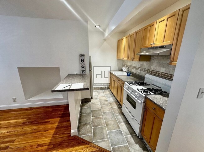 Photo - No Fee! Sun-Drenched 2-Bedroom Duplex with... Unidad 2