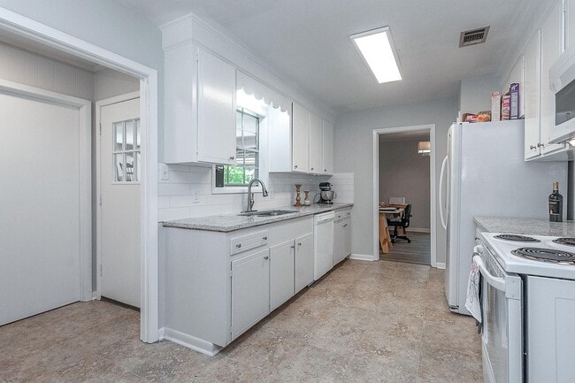 Photo - 714 Huntindon Rd