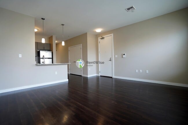 Photo - 625 McGrath Hwy Unidad 36-4