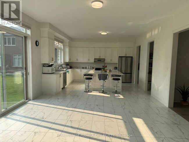 Photo - 32 Twinleaf Cres