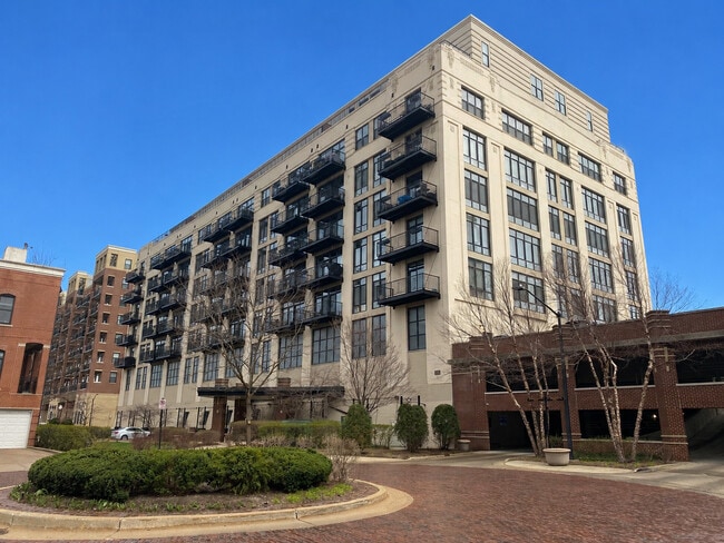Building Photo - 1525 S Sangamon St Unit 314